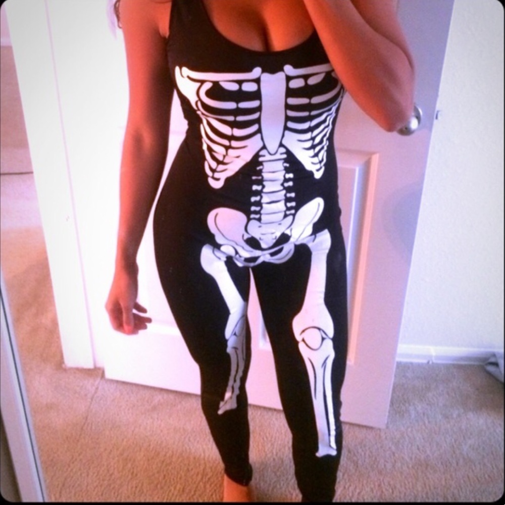 Skeleton costume